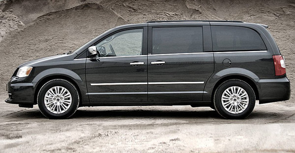 lancia-voyager-2012-05.jpg