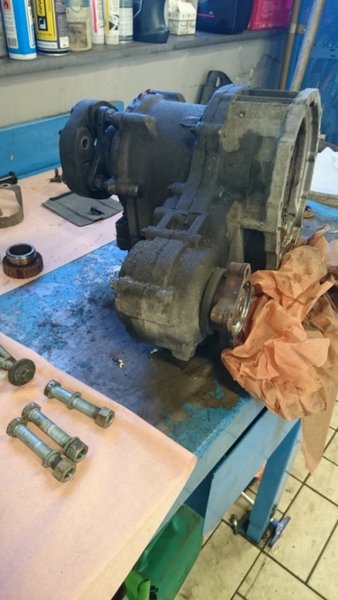 Som tur var hade jag ytterst litet läckage  från fördelarlådan på en så pass gammal bil. =)