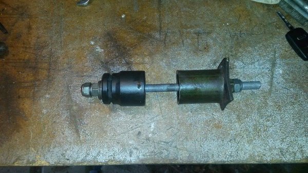 Verktyg för pressning av bärarmensbussning