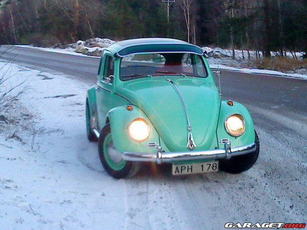 med vinterdäcken på