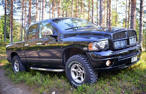 Dodge Ram 1500 SLT HEMI.jpg
