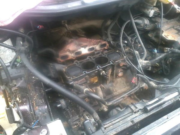 Motorutrymme. toppen precis lyft.